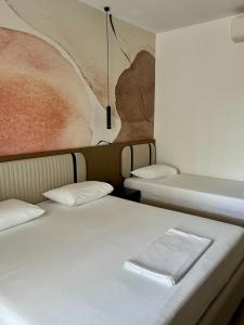 Katil atau katil-katil dalam bilik di Monun Hotel