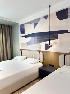 Katil atau katil-katil dalam bilik di Monun Hotel