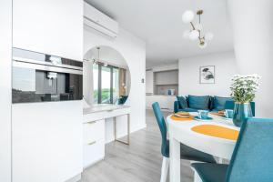 Kuchyňa alebo kuchynka v ubytovaní WAVE private apartament - Sea View