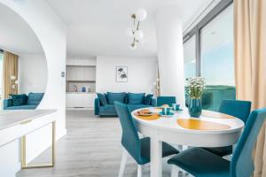 Posedenie v ubytovaní WAVE private apartament - Sea View