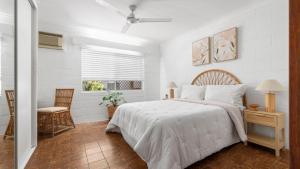 Ένα ή περισσότερα κρεβάτια σε δωμάτιο στο Cove Hideaway - Palm Cove