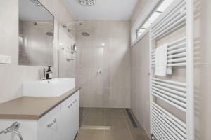 Bilik mandi di Scarsbrick Cottage +9 gambar