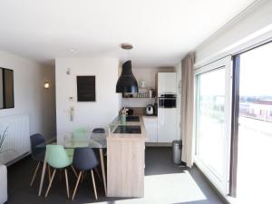 Η κουζίνα ή μικρή κουζίνα στο Penthouse in Knokke near Beach and Lippenslaan