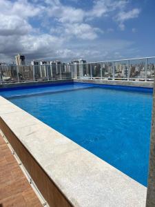 Bazén v ubytování Apt Boreal Salvador nebo v jeho okolí