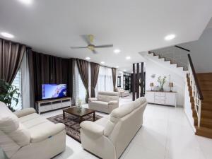 Χώρος καθιστικού στο Luxury Villa Igauan Alam Sari, Bangi Selangor - Smarthome