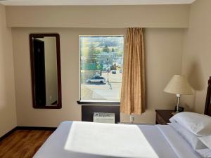 Gallery image of King Hotel in Oliver