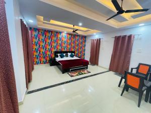 Ruang duduk di Hotel O Sanskardhani Inn