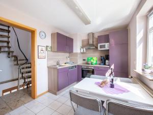 Kuchyň nebo kuchyňský kout v ubytování Wohnung in Battenberg nahe Winterberg Skigebiet, cleaning included