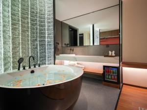 Zhangjiajie Yujie Hotel的一间浴室