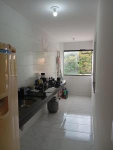 Dapur atau dapur kecil di Apartamento com piscina