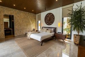 Postel nebo postele na pokoji v ubytování Nococu Luxury Villa
