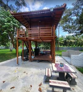 Κήπος έξω από το Tambo Orchard