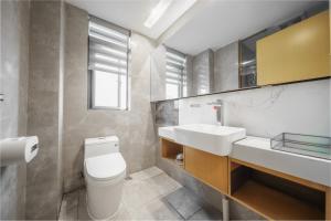 Vannas istaba naktsmītnē Kuanyue Service Apartment Chongqing Lijia Children's Hospital Happy Valley Branch