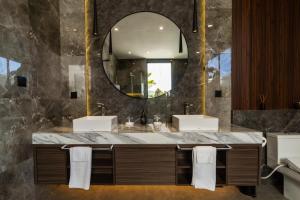 Koupelna v ubytování Nococu Luxury Villa