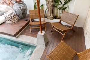 Bazén v ubytování Nococu Luxury Villa nebo v jeho okolí