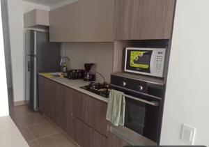 Kuchyň nebo kuchyňský kout v ubytování Apartamento moderno con balcón o terraza
