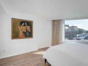 Postel nebo postele na pokoji v ubytování Coastal Duet - min 3-Day Stay Breathtaking Views with Work Desk by Victoria Prime!