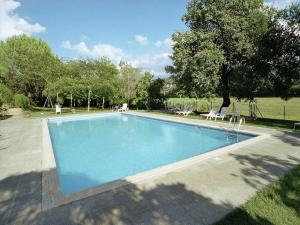 Πισίνα στο ή κοντά στο Cosy apartment in Mantignana with private terrace