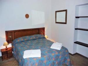 Ένα ή περισσότερα κρεβάτια σε δωμάτιο στο Cosy apartment in Mantignana with private terrace