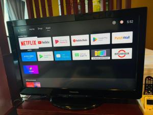 TV a/nebo společenská místnost v ubytování Ming Garden, LoveLace Suite