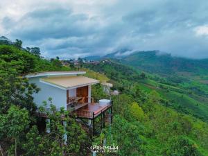 a house on top of a hill with a view at Baan Rai good view cafe&Resort in Mae Suai