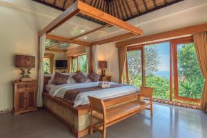 Giường trong phòng chung tại Bougainville Hill Villa +60 ảnh