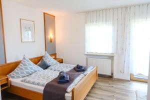 Postel nebo postele na pokoji v ubytování Frühstücks-Pension Lichtenauer Hof