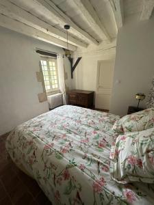 Postel nebo postele na pokoji v ubytování Domaine de Rogemont