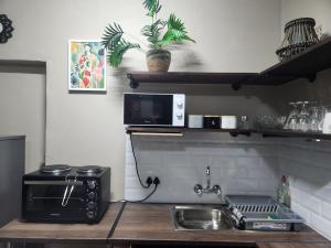 Nhà bếp/bếp nhỏ tại Ode to Serenity Cottage +25 ảnh