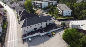 an overhead view of a building in a city at ALS Zimmer & Suiten in Lambach
