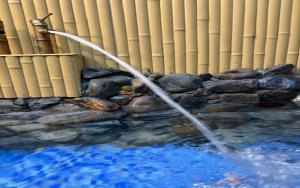 Bazén v ubytování 新規オープン岩風呂付ゲストハウス織姫 nebo v jeho okolí