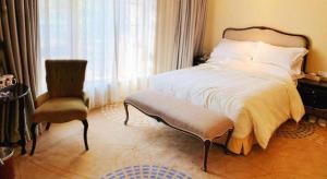 Postel nebo postele na pokoji v ubytování Ocean Spring Metropark Hotel Zhuhai