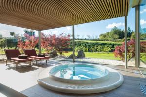 Bazén v ubytování Hotel des Bains & Wellness nebo v jeho okolí