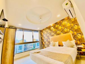 Postel nebo postele na pokoji v ubytování Hotel Alexa - Satellite Prahladnagar, Ahmedabad