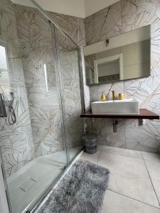 Et badeværelse på Bella 'mbriana + 99 billeder