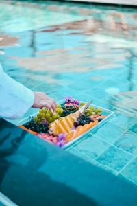 Makanan di atau berdekatan hotel