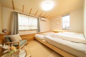 Postel nebo postele na pokoji v ubytování KAYO NIJO Hotel