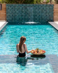 Kolam renang di atau dekat dengan Monun Hotel