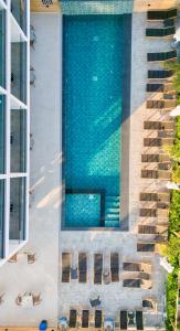 Kolam renang di atau dekat dengan Monun Hotel