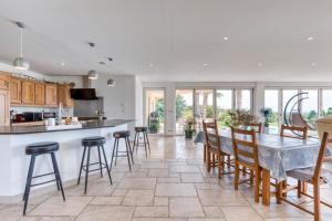 Kuchyň nebo kuchyňský kout v ubytování Villa aux portes de la Camargue