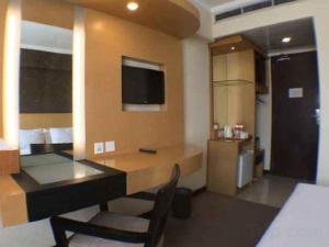 TV a/nebo společenská místnost v ubytování ZUZU Simpang Lima