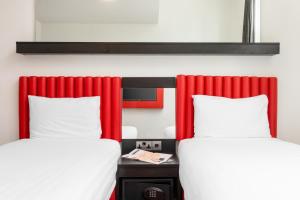 Postel nebo postele na pokoji v ubytování Tune Hotel Liverpool