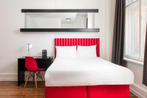 Postel nebo postele na pokoji v ubytování Tune Hotel Liverpool