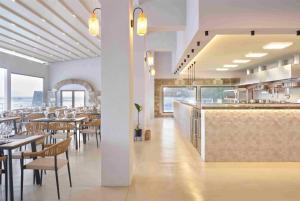 Restaurace v ubytování Wyndham Loutraki Poseidon Resort