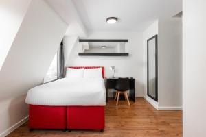 Postel nebo postele na pokoji v ubytování Tune Hotel Liverpool
