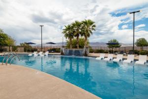 Bazén v ubytování Hampton Inn & Suites by Hilton Mesquite nebo v jeho okolí