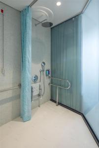 Tru by Hilton Lang Son City Centre的一间浴室