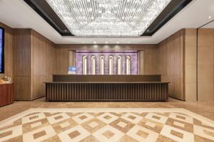 Una representación del vestíbulo frontal de un edificio. en Crystal Orange Hotel Beijing Headquarters Base Branch, en Beijing