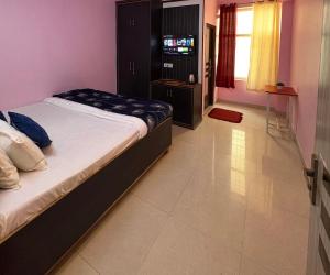 Ein Bett oder Betten in einem Zimmer der Unterkunft Pine View Guest House