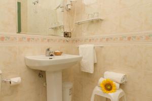 Koupelna v ubytování Hostal Siete Picos